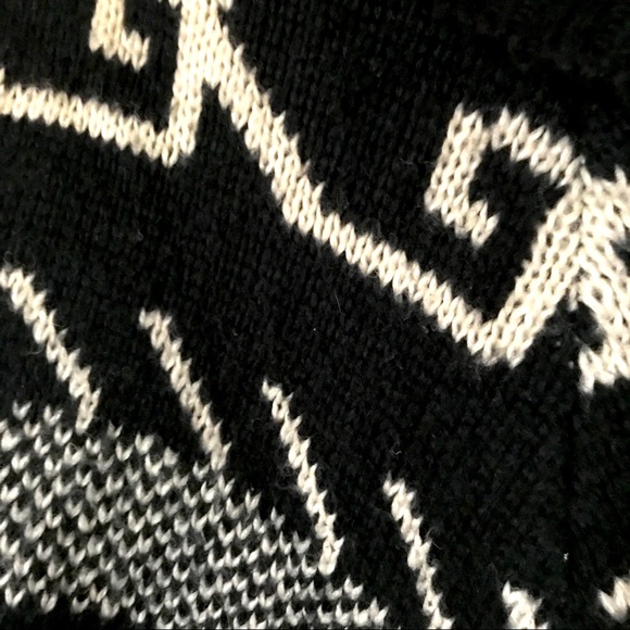 Knit Winter Poncho Shawl 🖤 - Picture 4 of 7